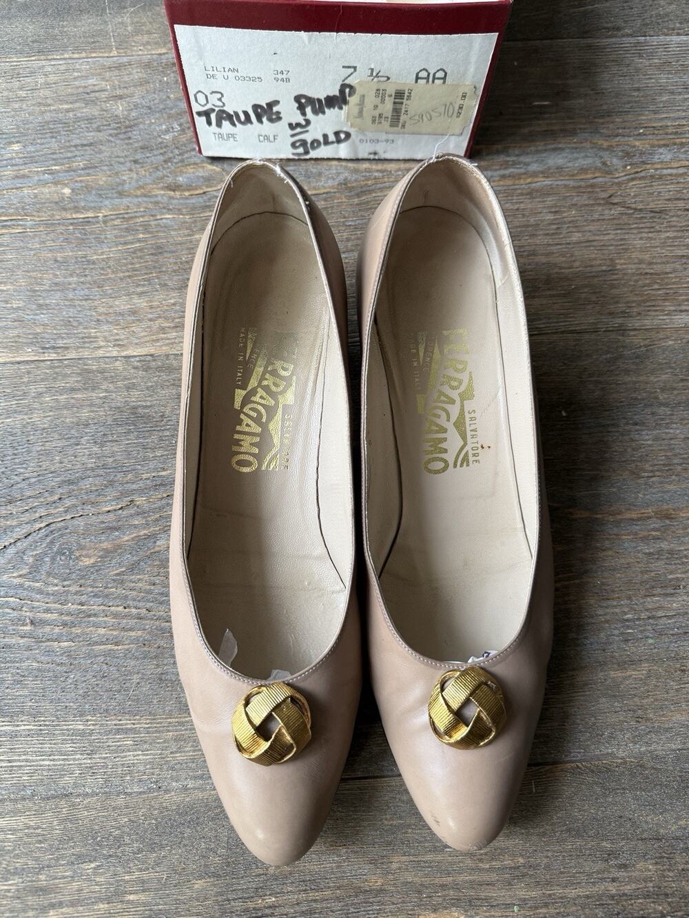 Vintage Y2K 90s Ferragamo Lilian Pumps 7.5 AA Taupe Leather Gold Knot w/ OG Box